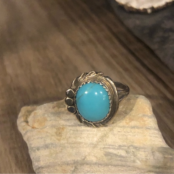 Turquoise Sterling Silver Ring - Picture 3 of 8